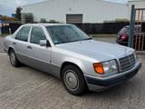 Mercedes-Benz 220 E    Schiebedach Sommer und Winterräder - Mercedes-Benz 220: W