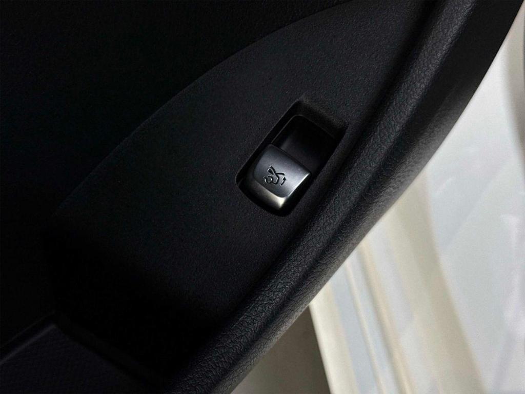 Mercedes-Benz E 200 Avantgarde, Leder, 19 , Kamera, LED, Burme