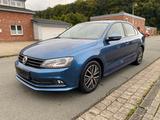 Volkswagen Jetta VI Allstar BMT 2,0 TDI Golf Tempomat Klima - blaue Volkswagen Jetta