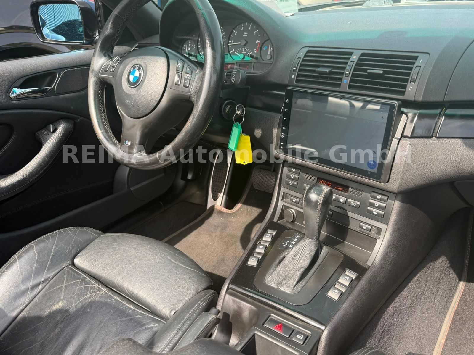 Fahrzeugabbildung BMW 320i Cabrio M-Sport Paket,