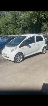 Peugeot iOn - - Peugeot iOn mit Elektro-Antrieb