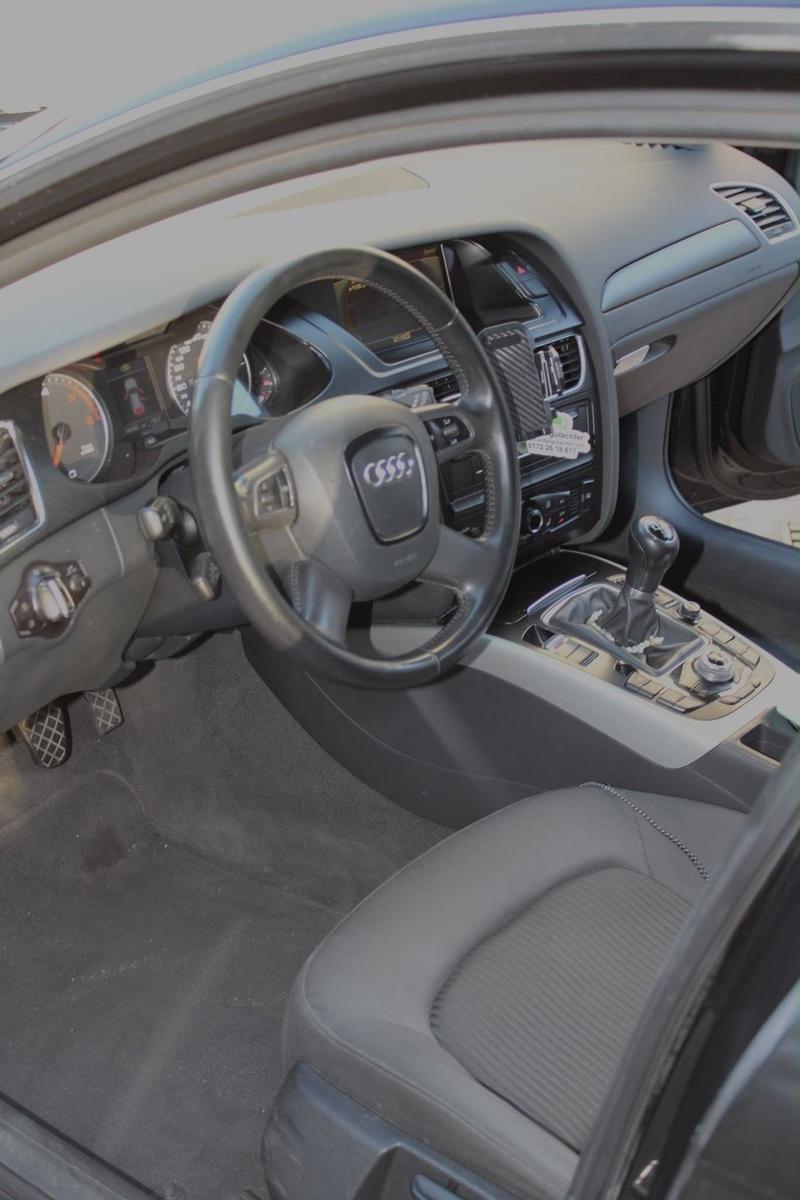 Audi A4 2010 — photo 5