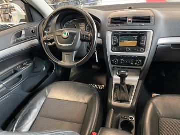 Skoda Octavia Combi Elegance DSG *NAVI*XENON*PDC*