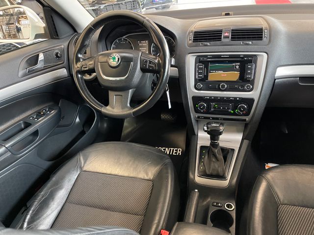 Skoda Octavia Combi Elegance DSG *NAVI*XENON*PDC*