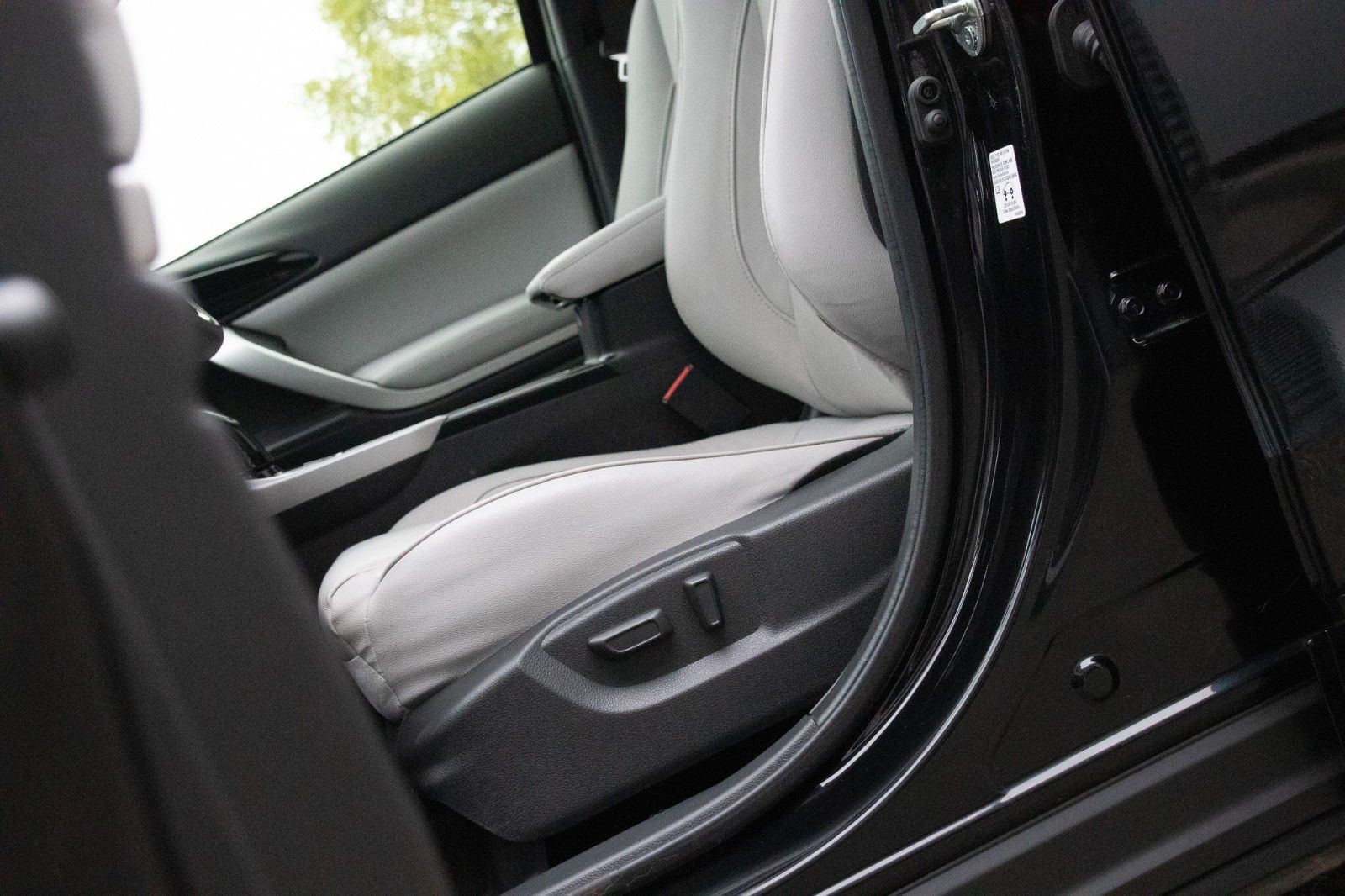 Fahrzeugabbildung Mitsubishi Eclipse Cross 2.4 PHEV TOP 4WD Leder*Navi*Pano.