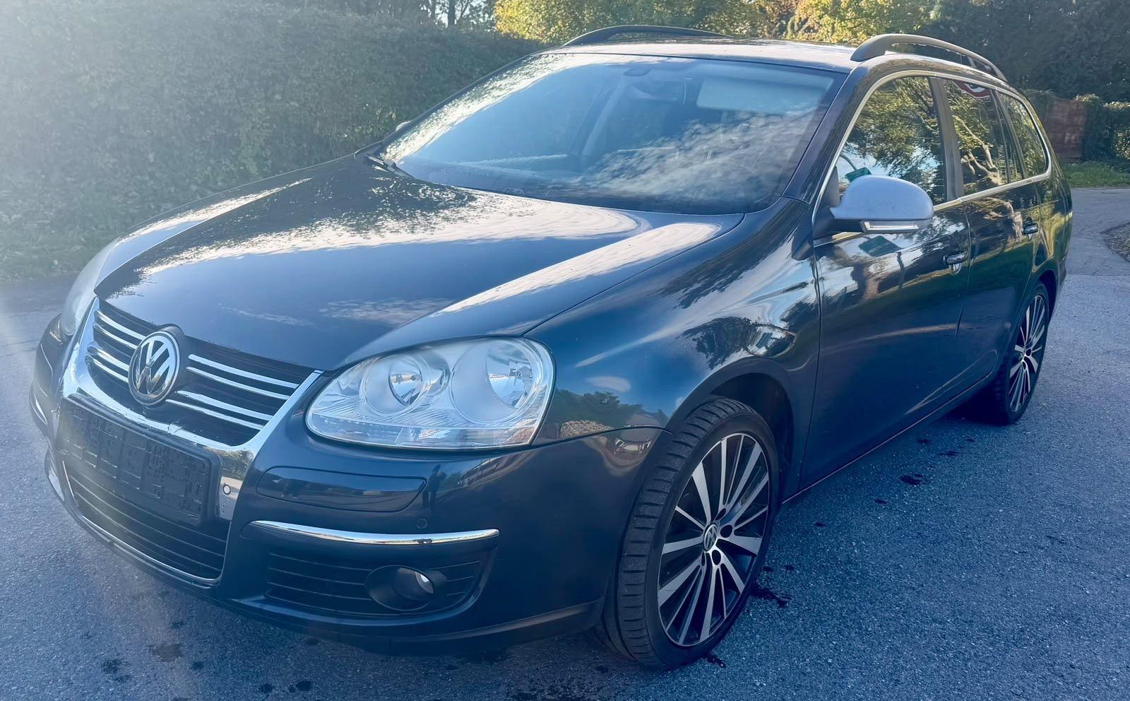 Volkswagen Golf 2009 — interior