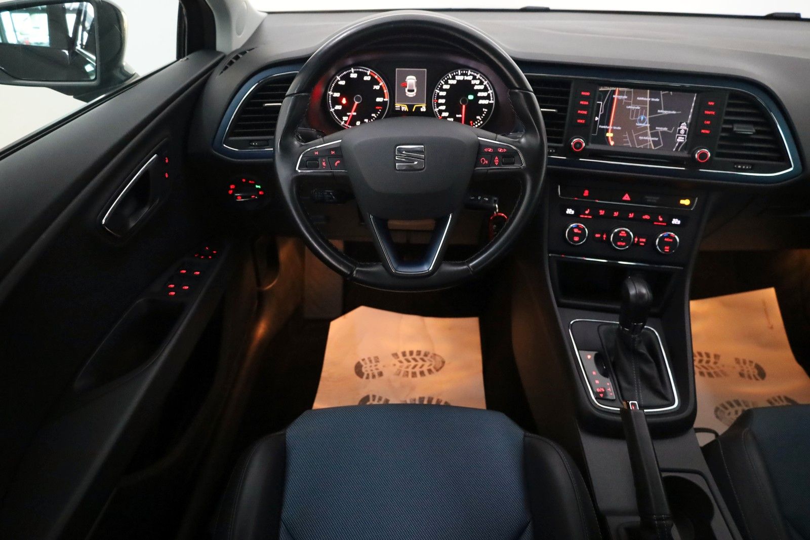 Fahrzeugabbildung SEAT Leon ST Connect, T.Leder, Navi, ACC,LED,AHK,+WR!