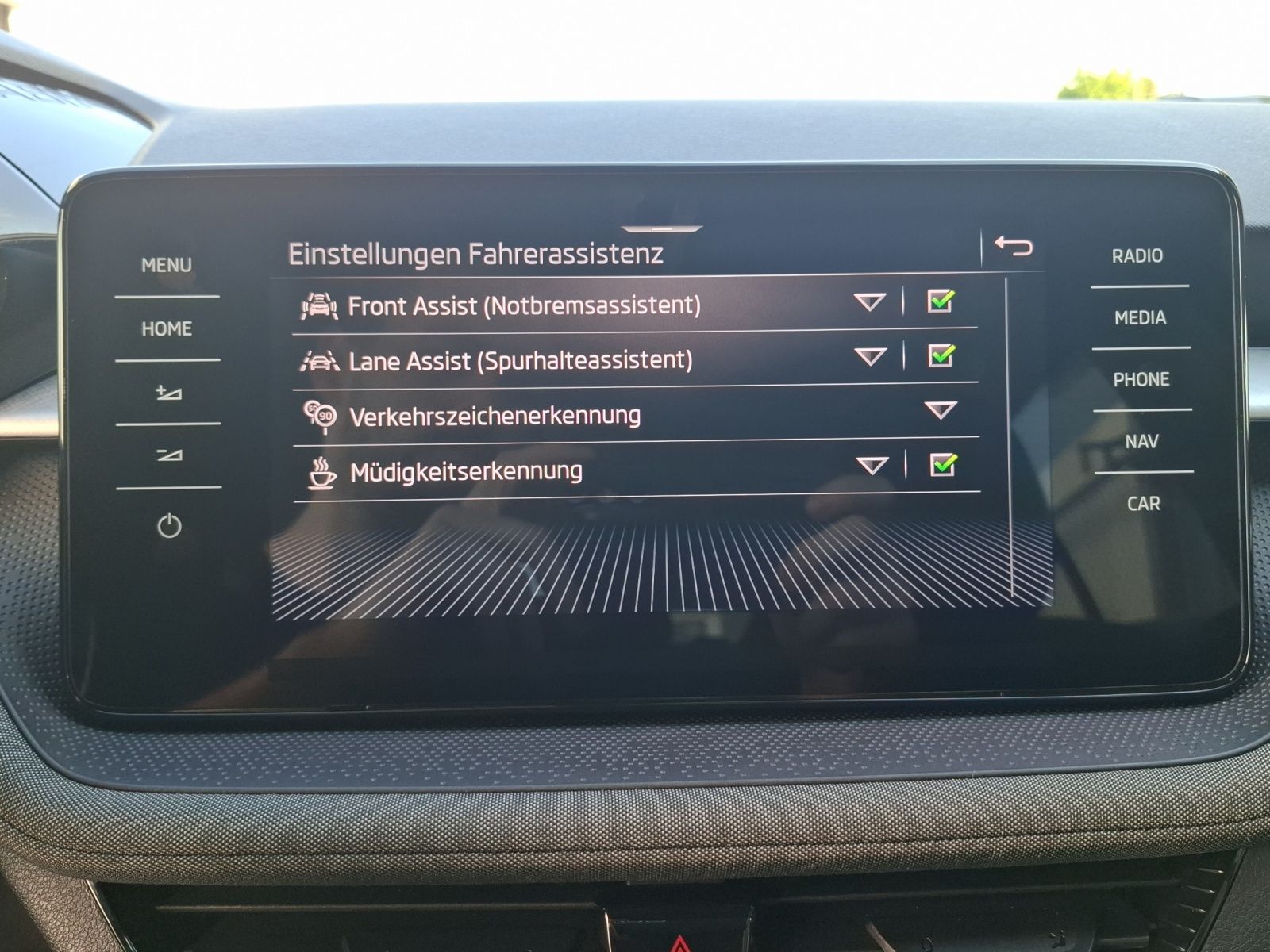 Fahrzeugabbildung SKODA Fabia TSI Tour LED Navi GRA RFK SH