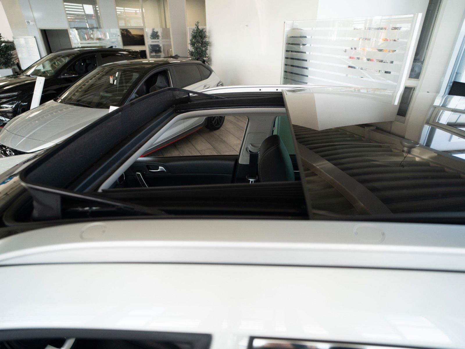 Fahrzeugabbildung Kia Sportage Platinum Edition 4WD/AHK/PANO/KAMERA