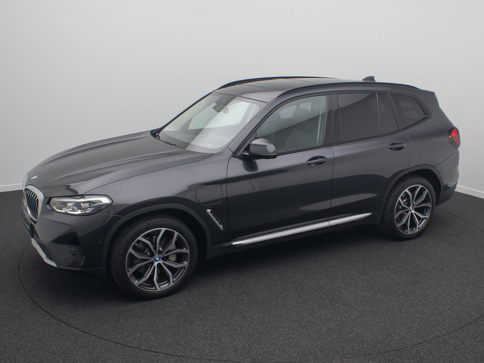 Fahrzeugabbildung BMW X3 xD30e Panorama 360&deg;HUD DAB HiFi AHK Komfort