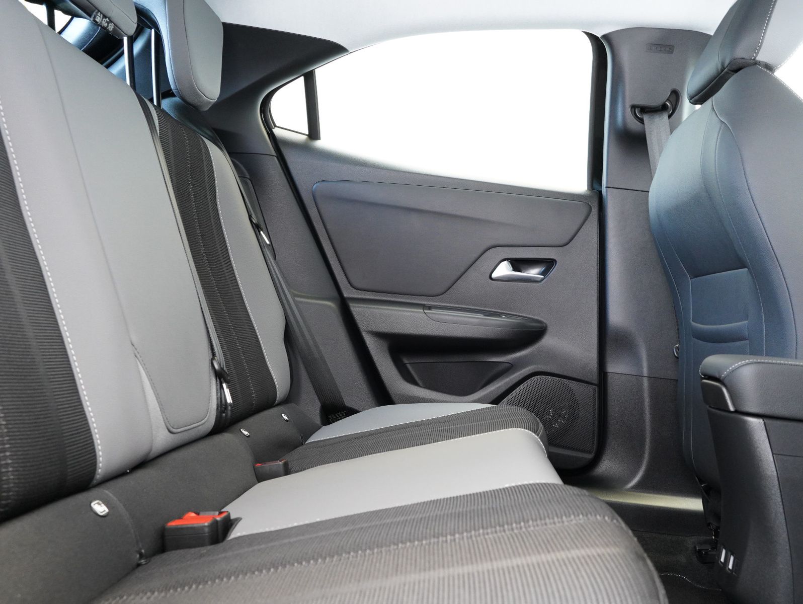 Fahrzeugabbildung Opel Mokka-e Elegance 50KWH/11KW/WÄRMEPUMPE/SOH