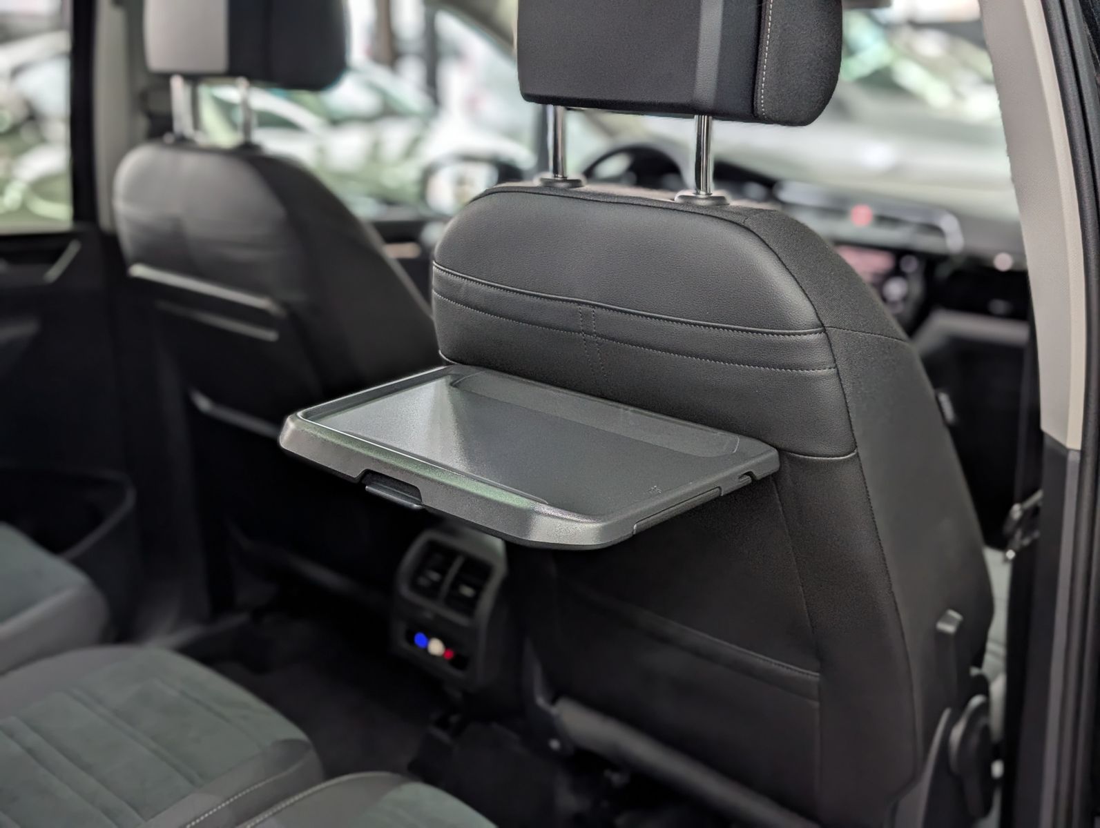 Fahrzeugabbildung Volkswagen Touran R-LINE HIGHLINE BLACK PANO AHK 7S KINDERS