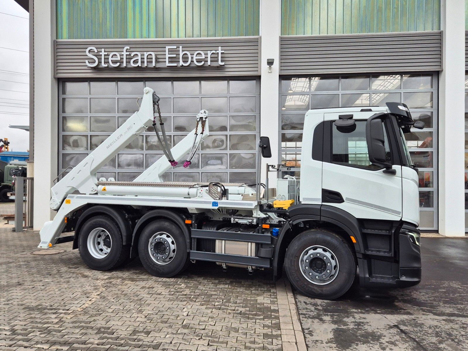 Fahrzeugabbildung Iveco AD260S40X/P Meiller AK16. T Funk AHK