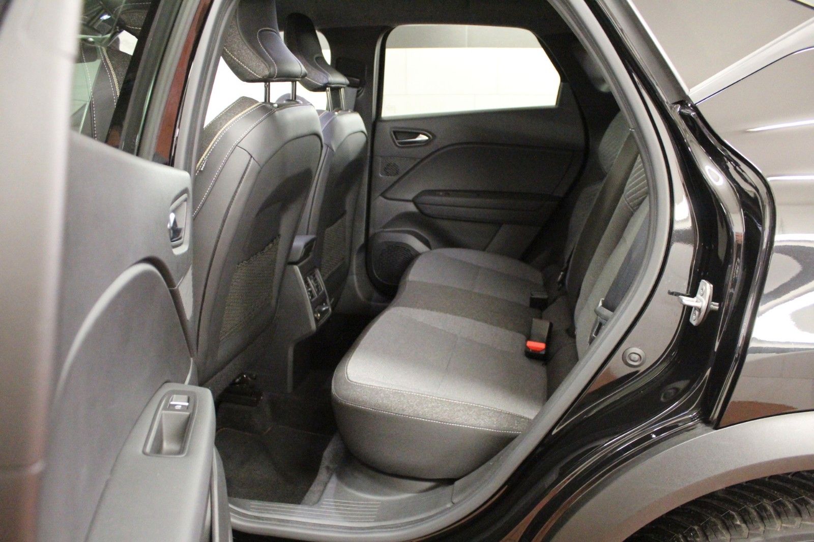 Fahrzeugabbildung Renault Captur Mild Hybrid 160 EDC Techno *Ganzjahresrei