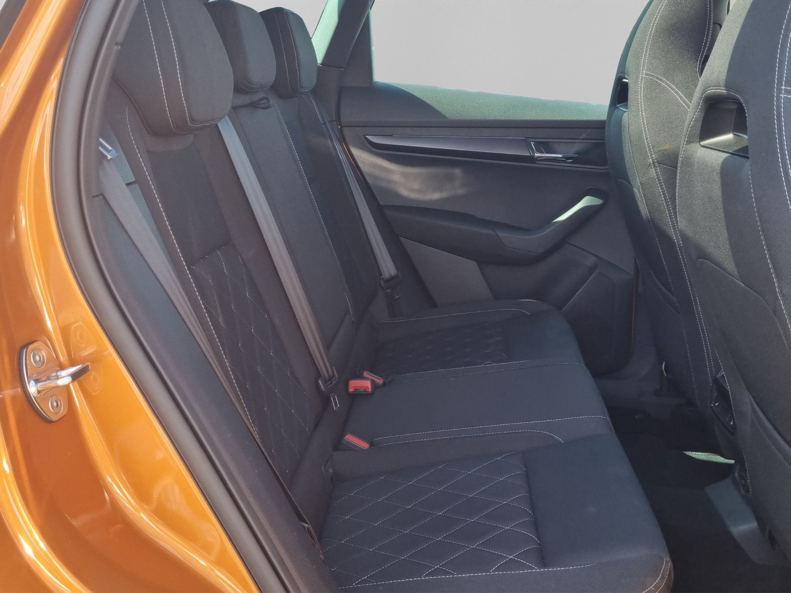 Fahrzeugabbildung SKODA Karoq Sportline 4x4 2,0 TSI DSG Navi ACC 360°