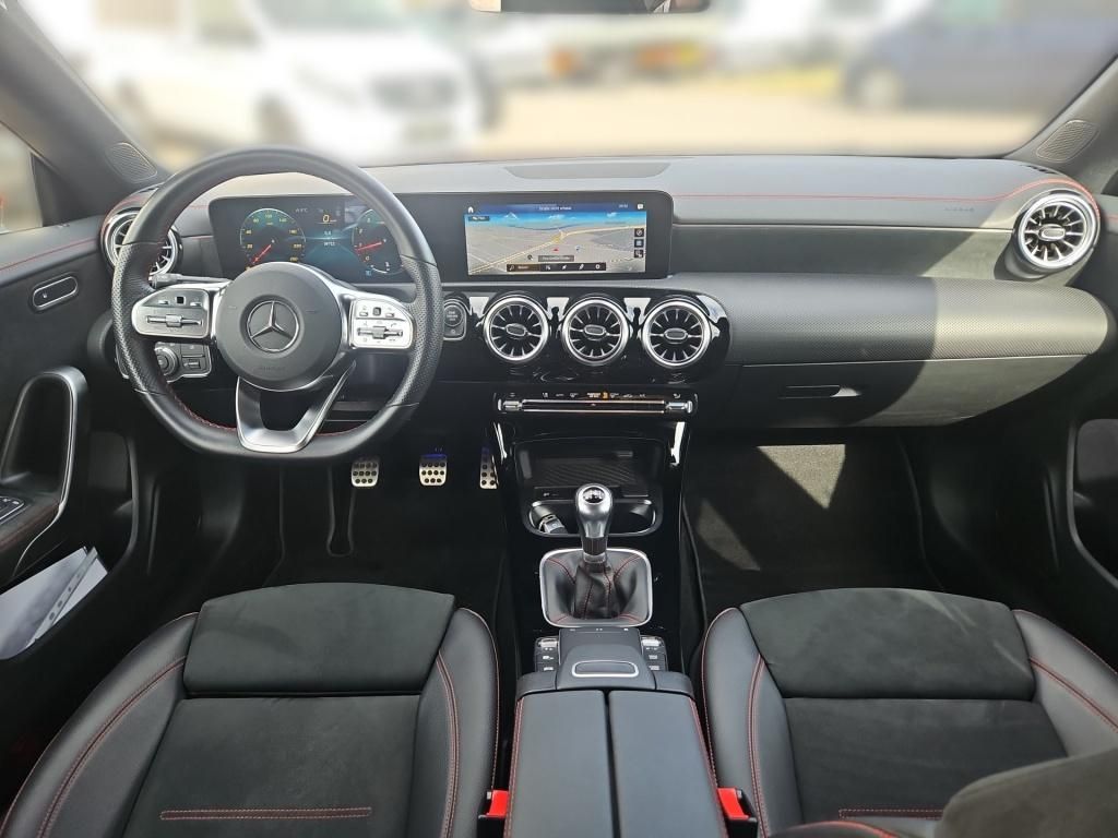 Fahrzeugabbildung Mercedes-Benz CLA 200 SB AMG AHK Navi LED SHZ Ambiente 360°