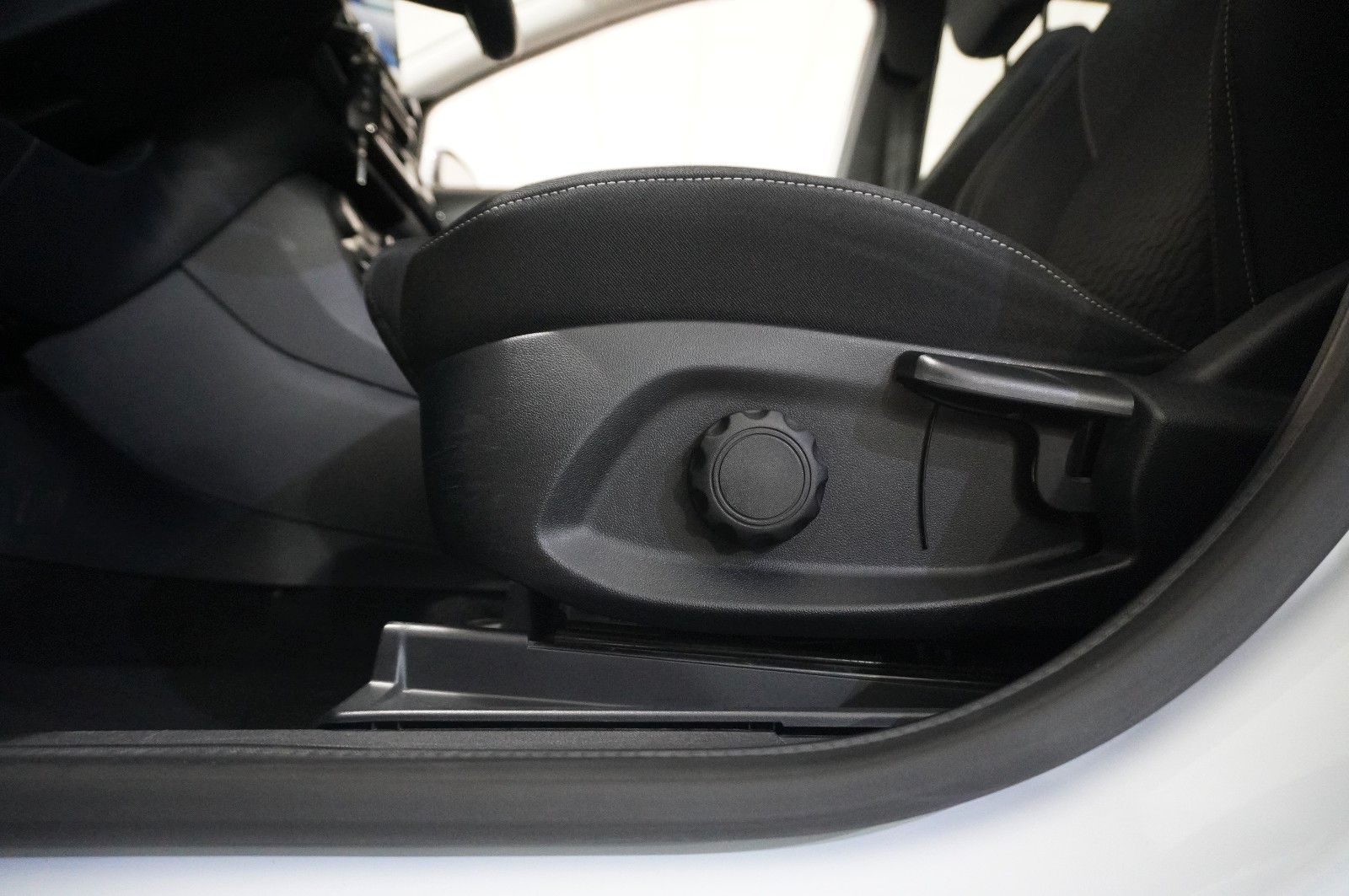 Fahrzeugabbildung Ford Puma 1.5D TITANIUM NAVI/LED/SHZ/TEMP./PDC/DAB+