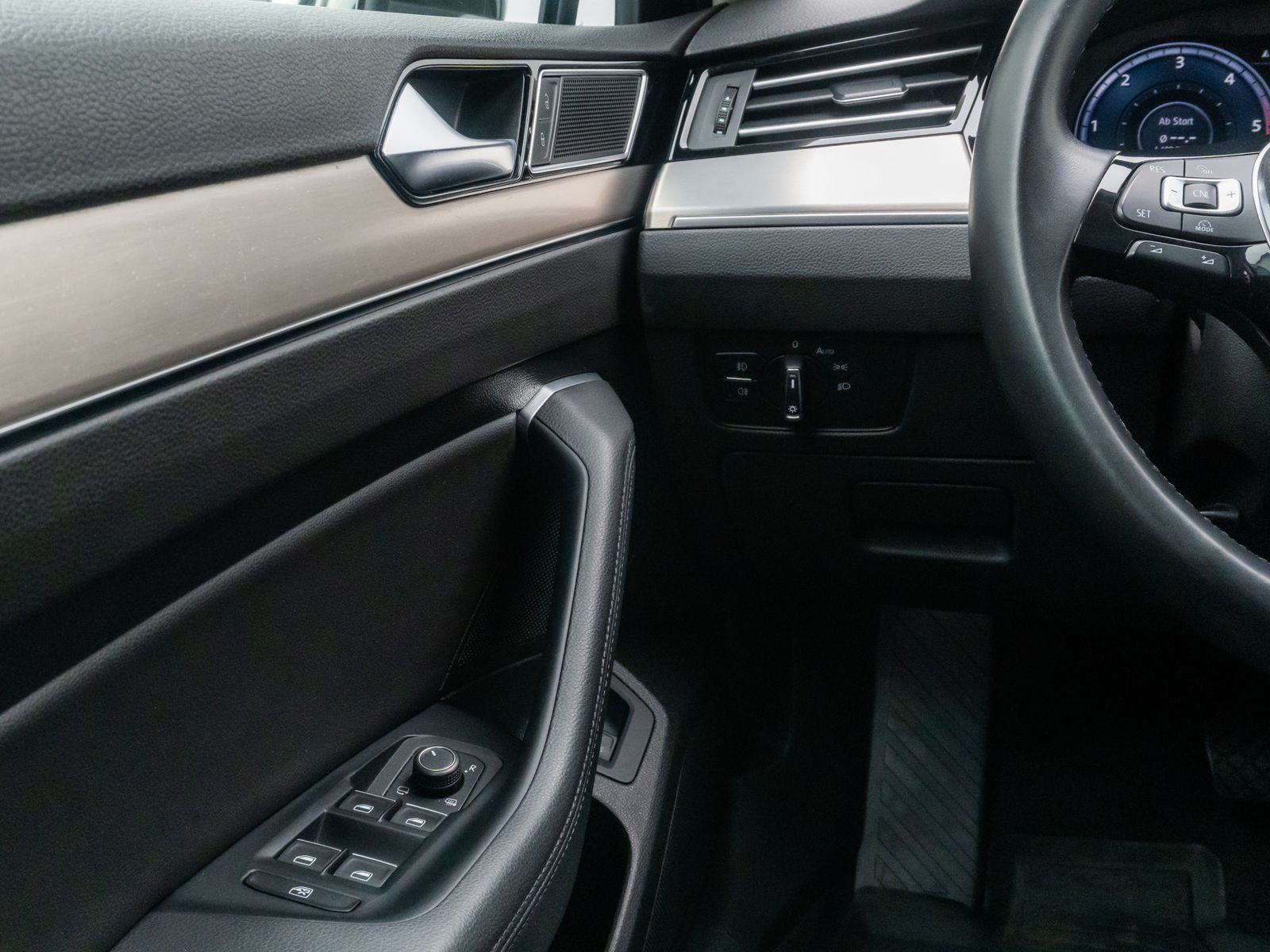 Fahrzeugabbildung Volkswagen Passat Variant 2.0 Highline PDC Massage AHK 18"