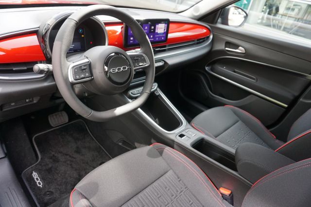 600e (RED) 54 kWh LED PDC KLIMA DAB TEMPOMAT