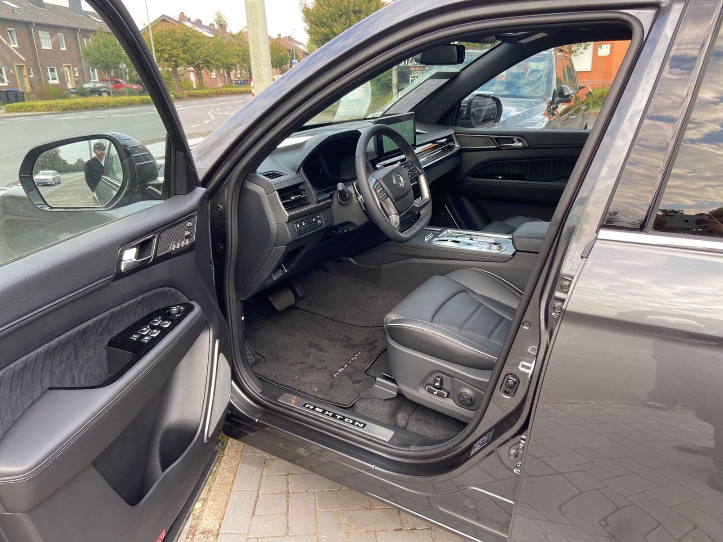 Fahrzeugabbildung KGM Rexton 2.2 Lux 8 AT AWD Navi Leder 360 Kamera