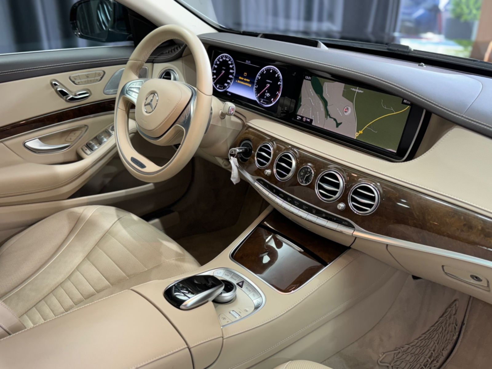 Fahrzeugabbildung Mercedes-Benz S 500 4Matic*HEAD-UP*360 KAMERA*BURMESTER*1.HAND