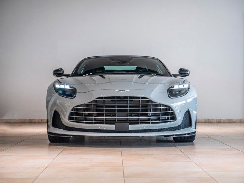 Aston Martin DB12 imagem 2