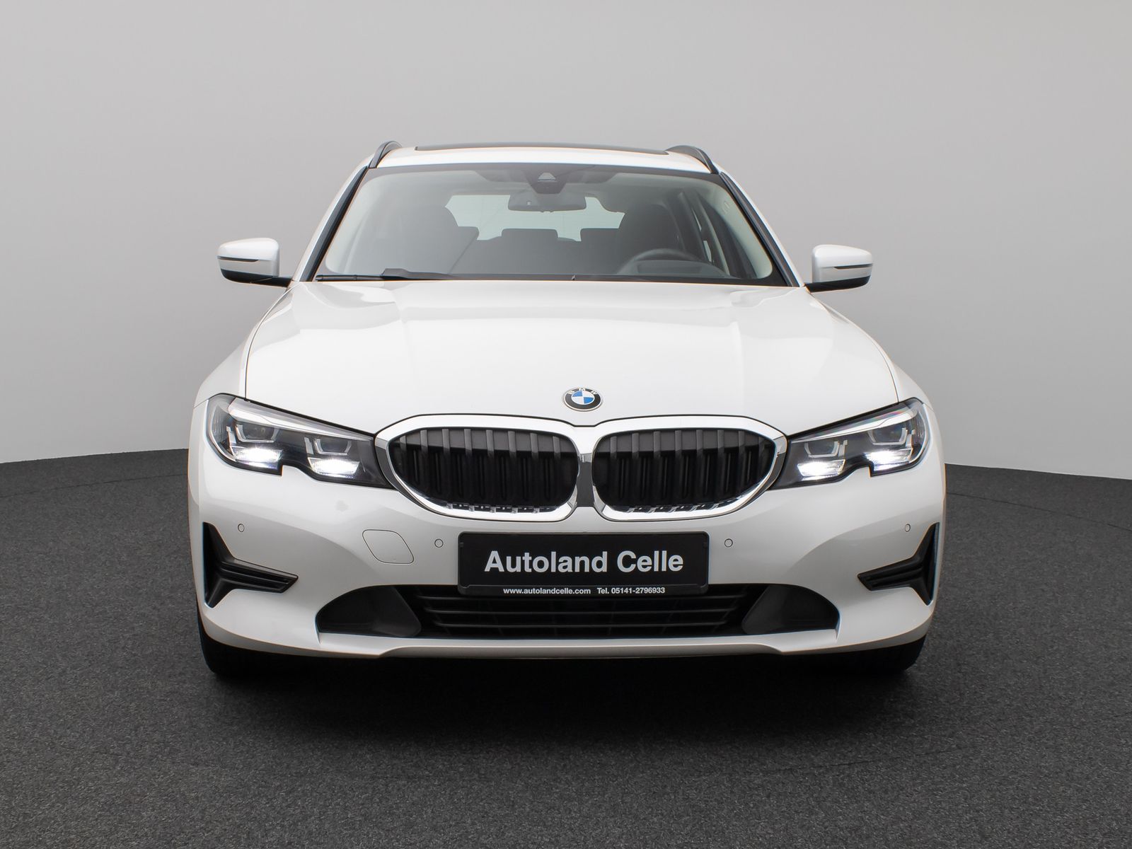 Fahrzeugabbildung BMW 320d  xD Panorama Kamera HUD DAB H/K Lenkradhzg