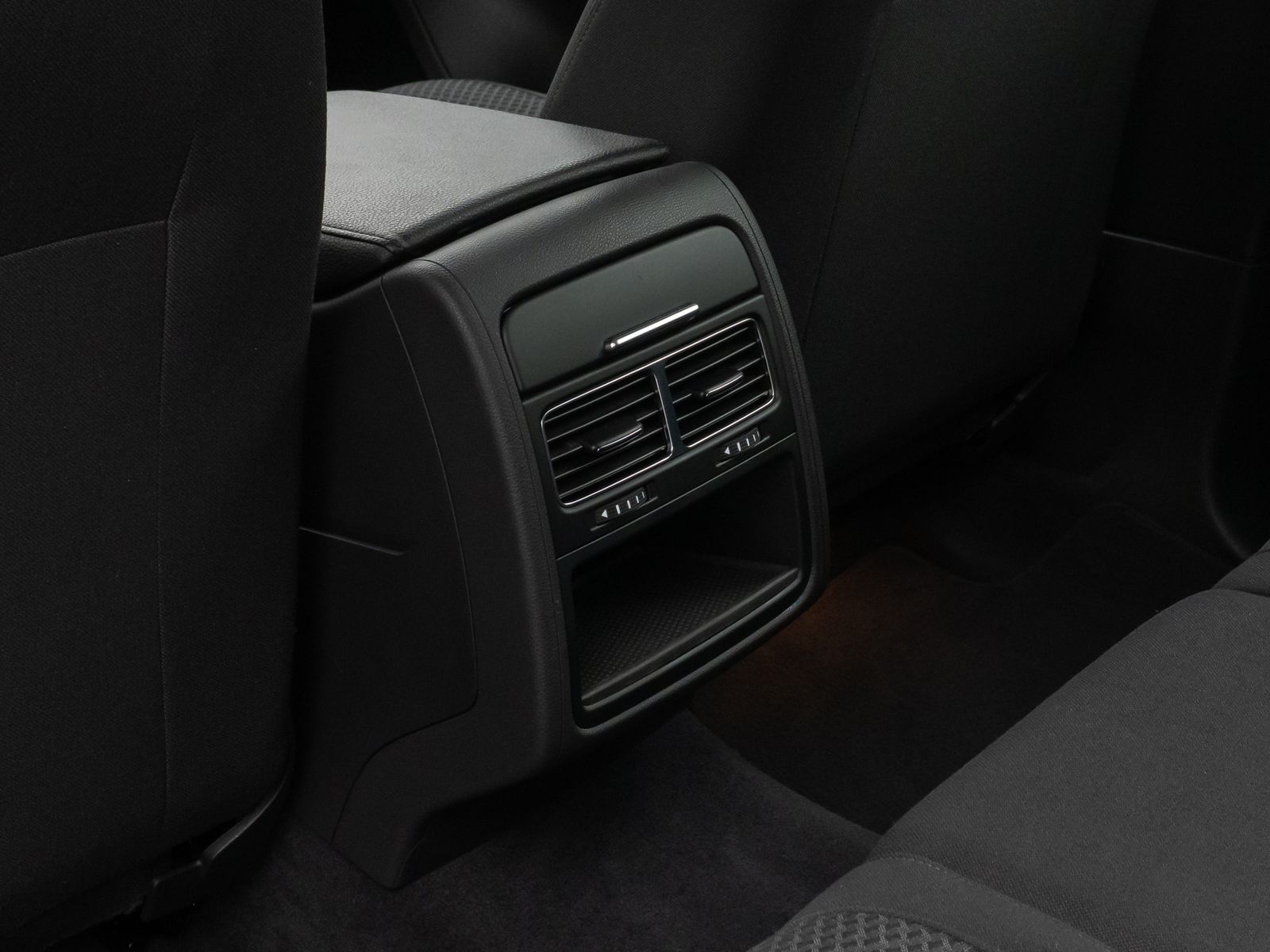 Fahrzeugabbildung Volkswagen Touareg 3.0 TDI V6 Terrain Tech 4Mot PDC BiXenon