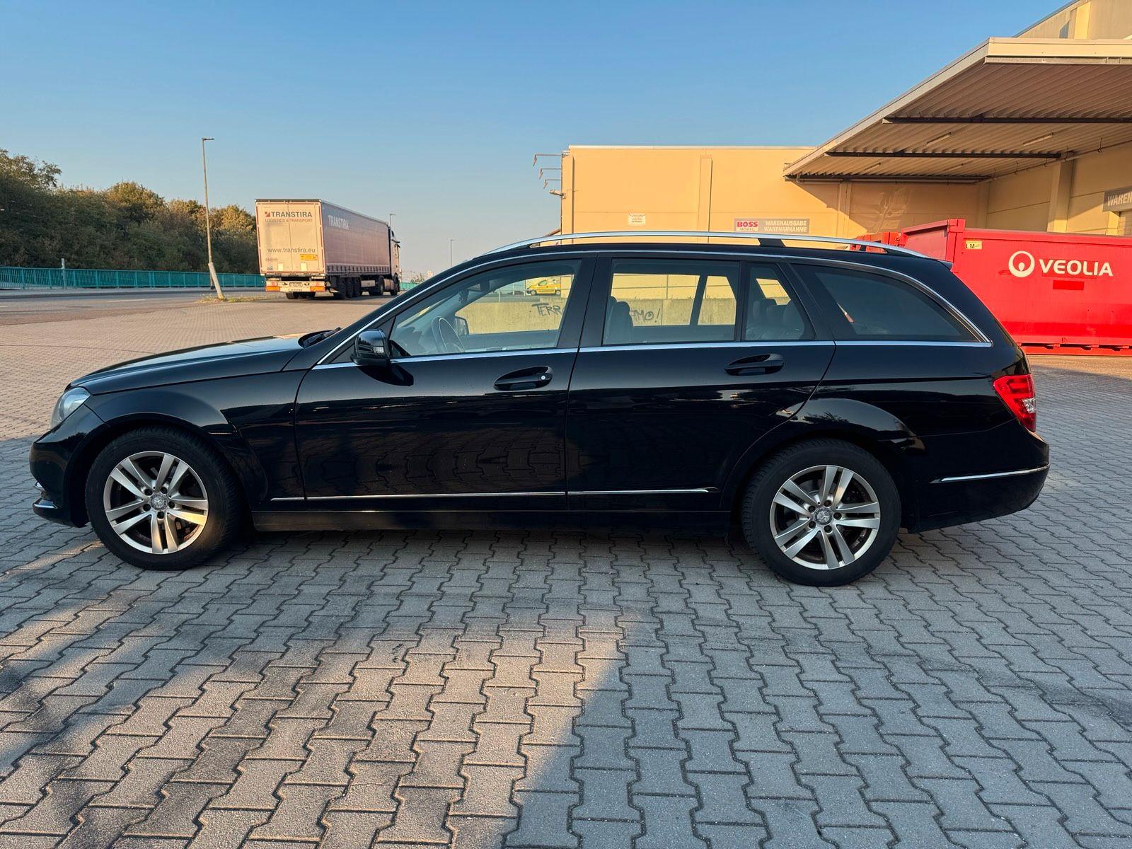Mercedes-Benz  2012 — photo 7