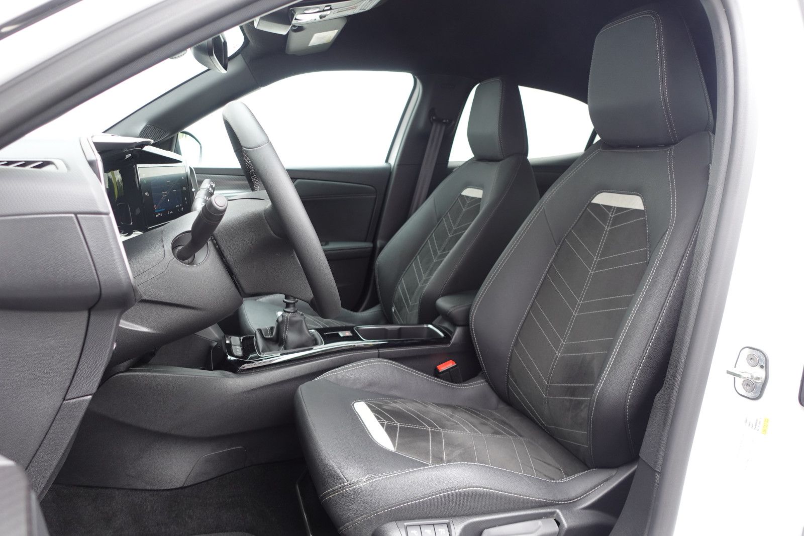 Fahrzeugabbildung Opel Mokka 1.2Turbo Ultimate Navi, Sitzh.,Kamera,PDC