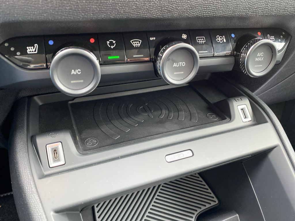 Fahrzeugabbildung Citroën C4 Benziner 130 Automatik MAX *Winter-Paket*