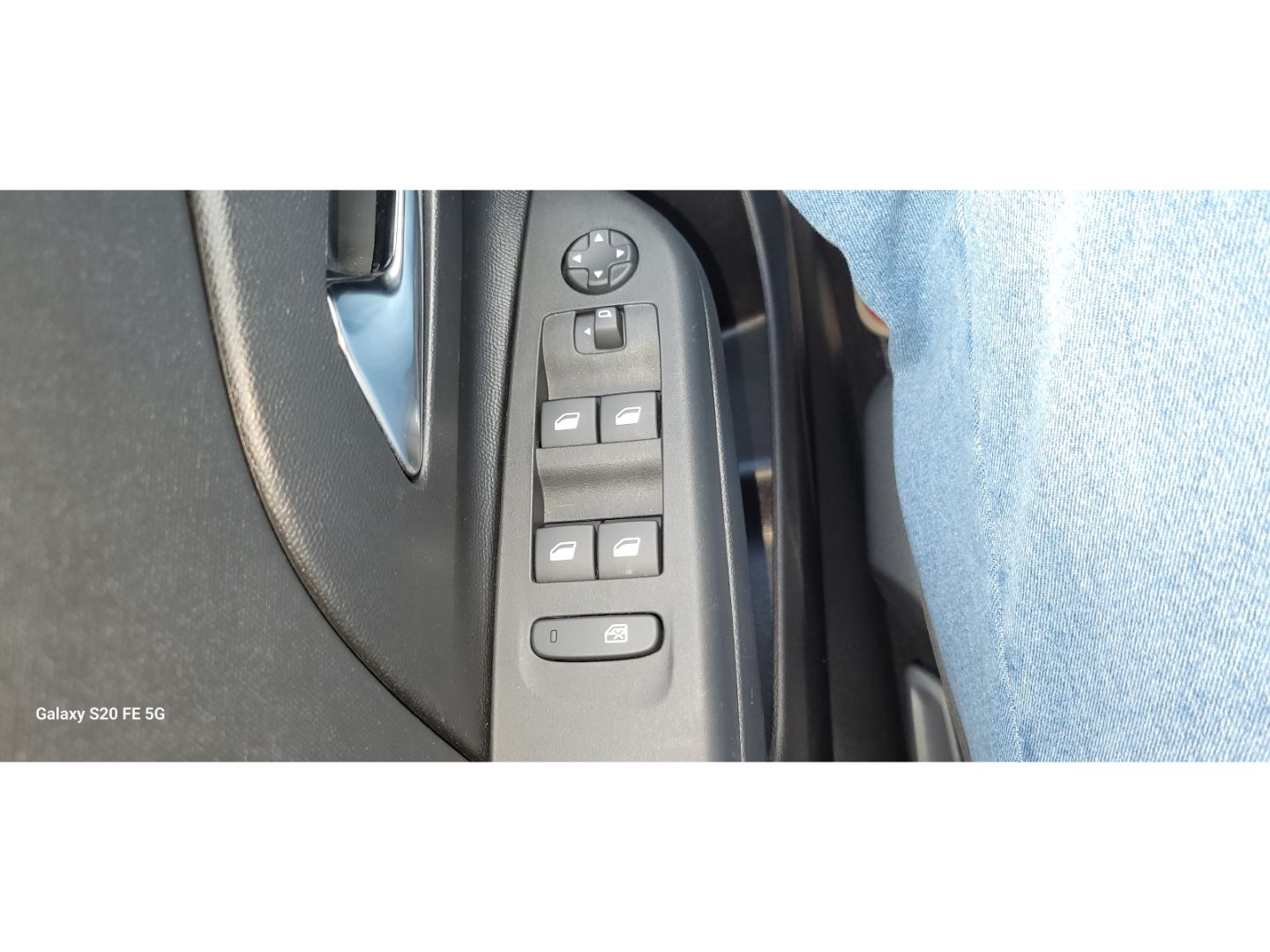 Fahrzeugabbildung Opel Corsa F kleiner Flitzer mit Allwetter