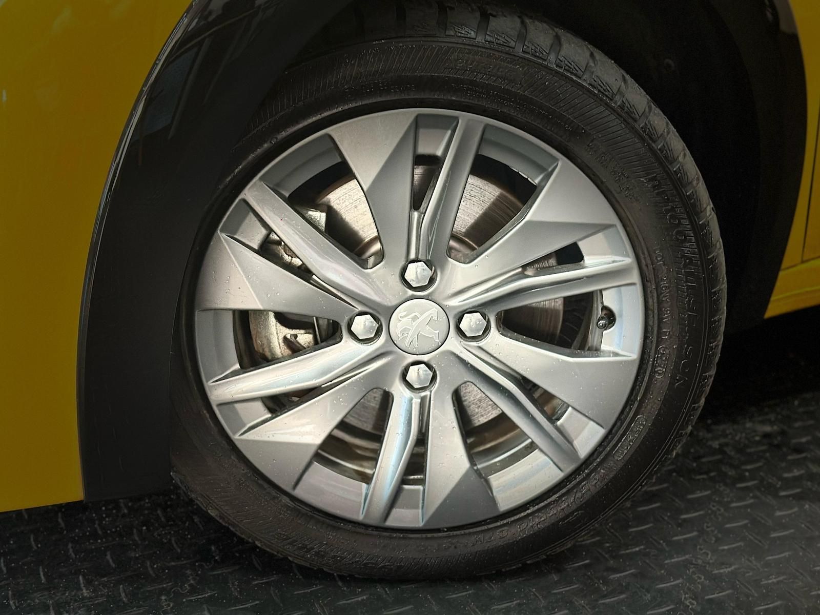 PEUGEOT e-208 Active Pack LED#SPUR#TEMPO#PDC#DAB#KLIMA - Image 9