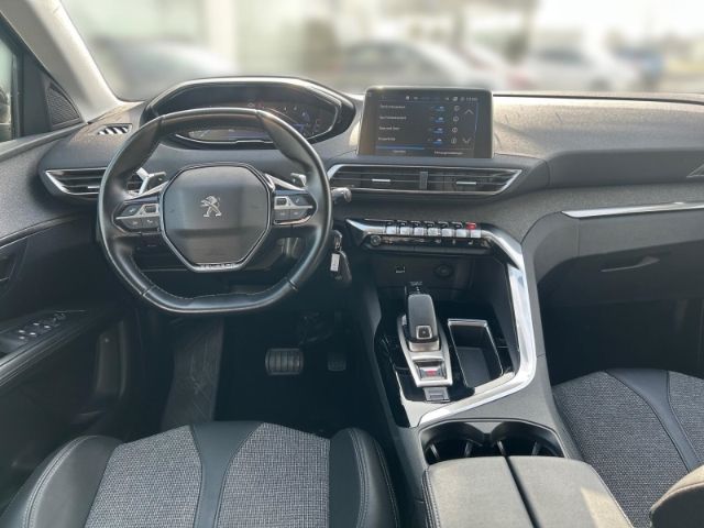 Fahrzeugabbildung Peugeot 3008 Allure Navi Digitales Cockpit LED 2-Zonen-K