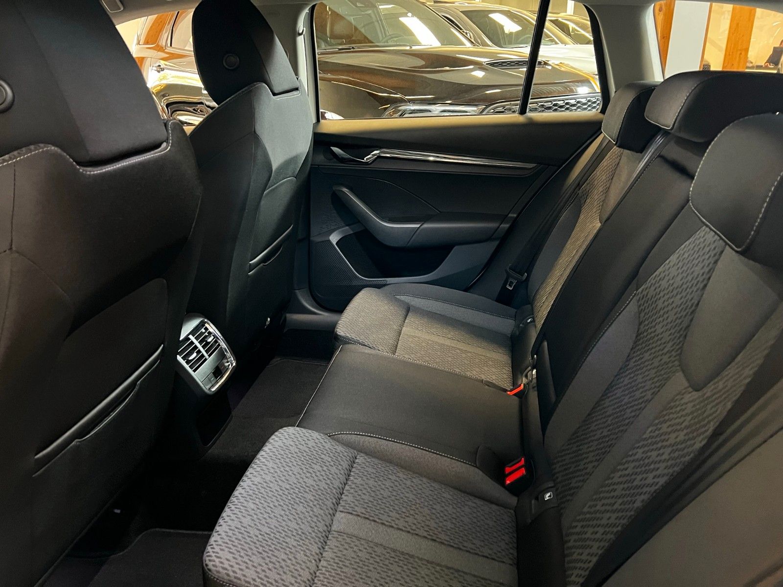 Fahrzeugabbildung SKODA Octavia Combi Style 2.0 TDI DSG