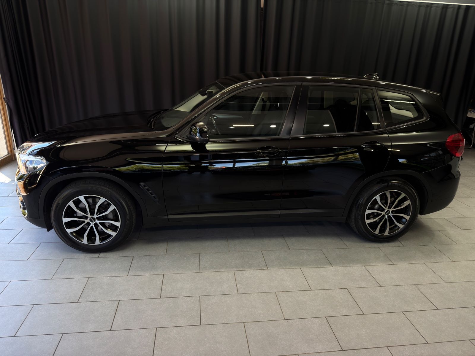 Fahrzeugabbildung BMW X3 xDrive 30d Advantage|HIFI|NAVI|AHK|