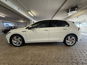 Fotografie des VW Golf VIII 2,0l TSI DSG GTI