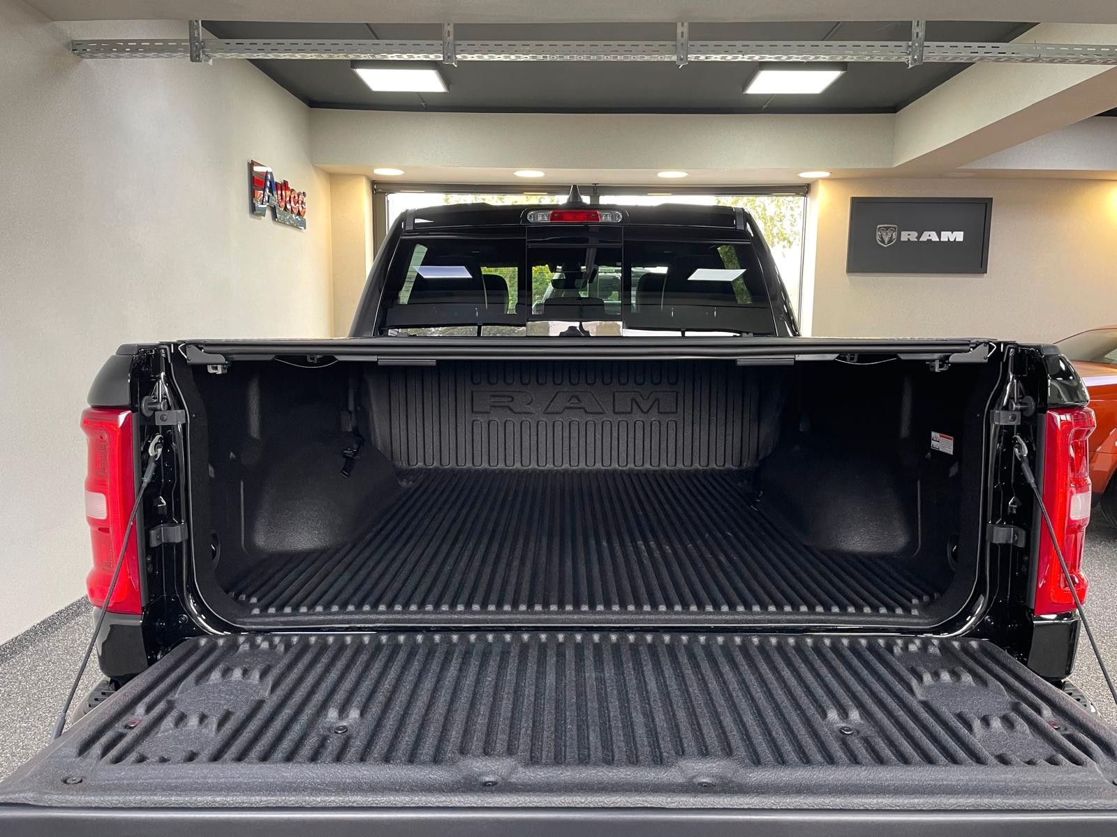 Fahrzeugabbildung Dodge 2025 LARAMIE SPORT 3.0L HURRICANE-BAK REV.-VFW