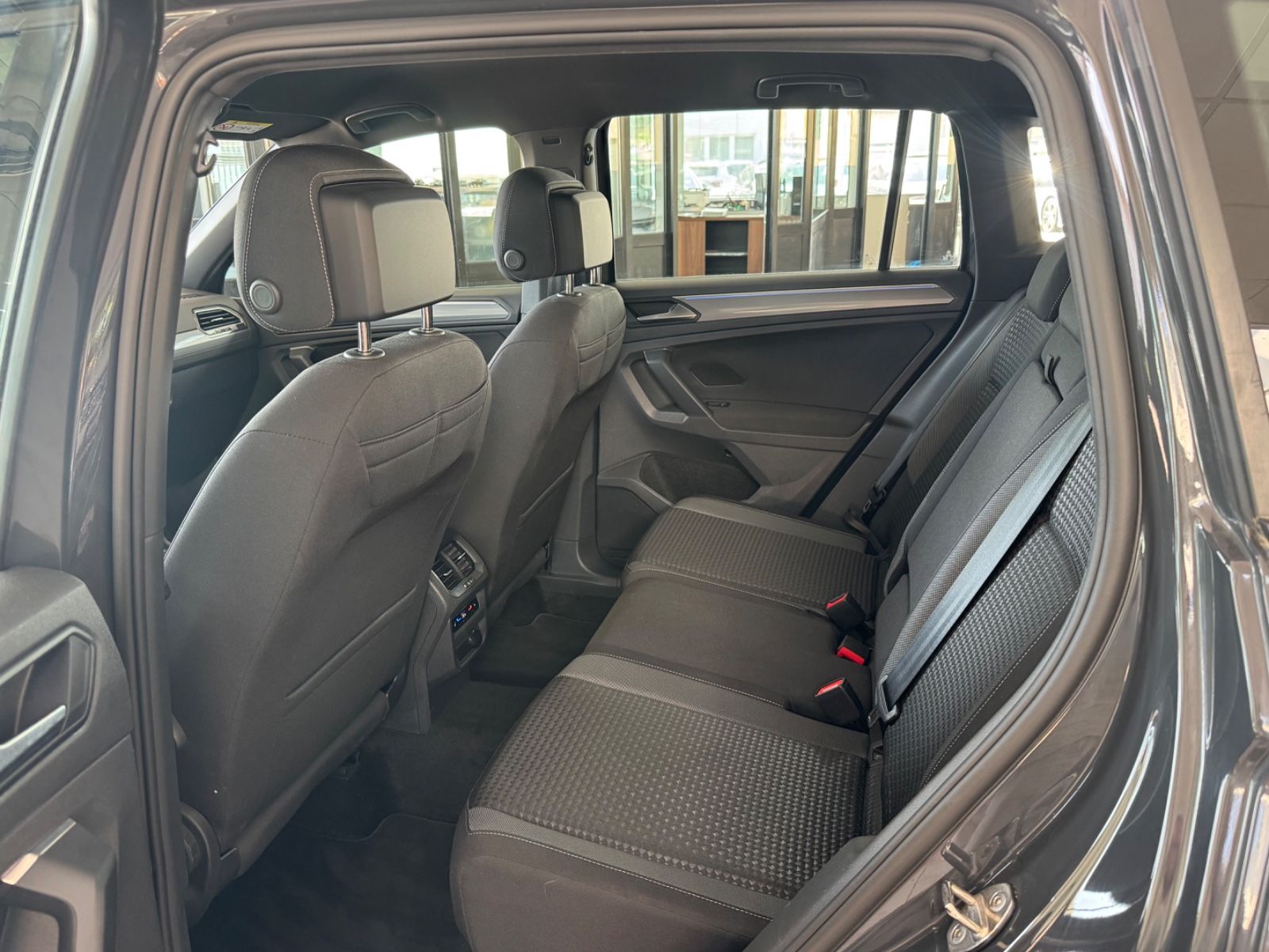 Fahrzeugabbildung Volkswagen Tiguan Active eHybrid/Navi/LED/AHK/HUD/360°Cam/