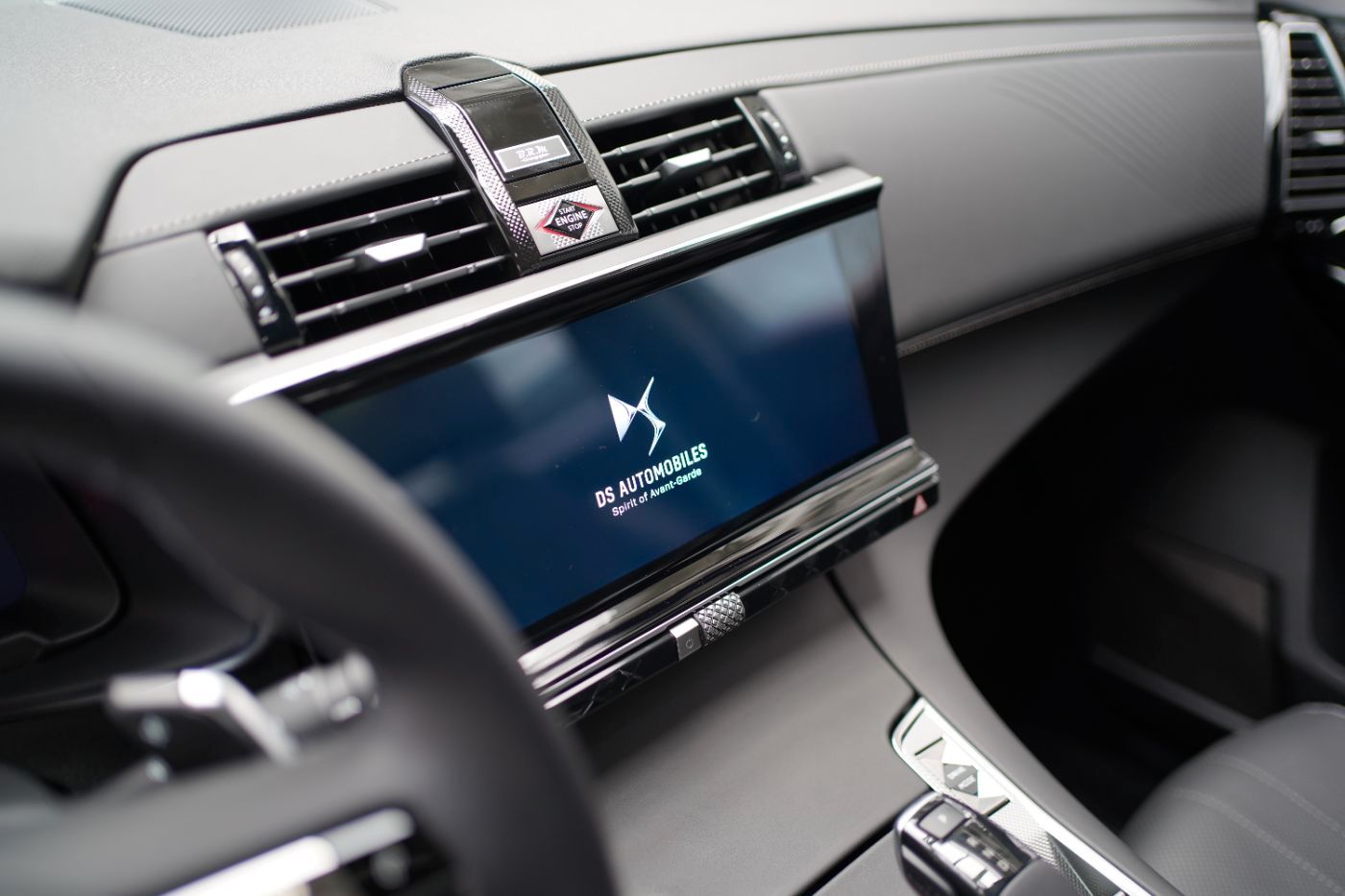 Fahrzeugabbildung DS Automobiles DS7 BlueHDi 130 EAT8 Opera Panorama Dach Leder