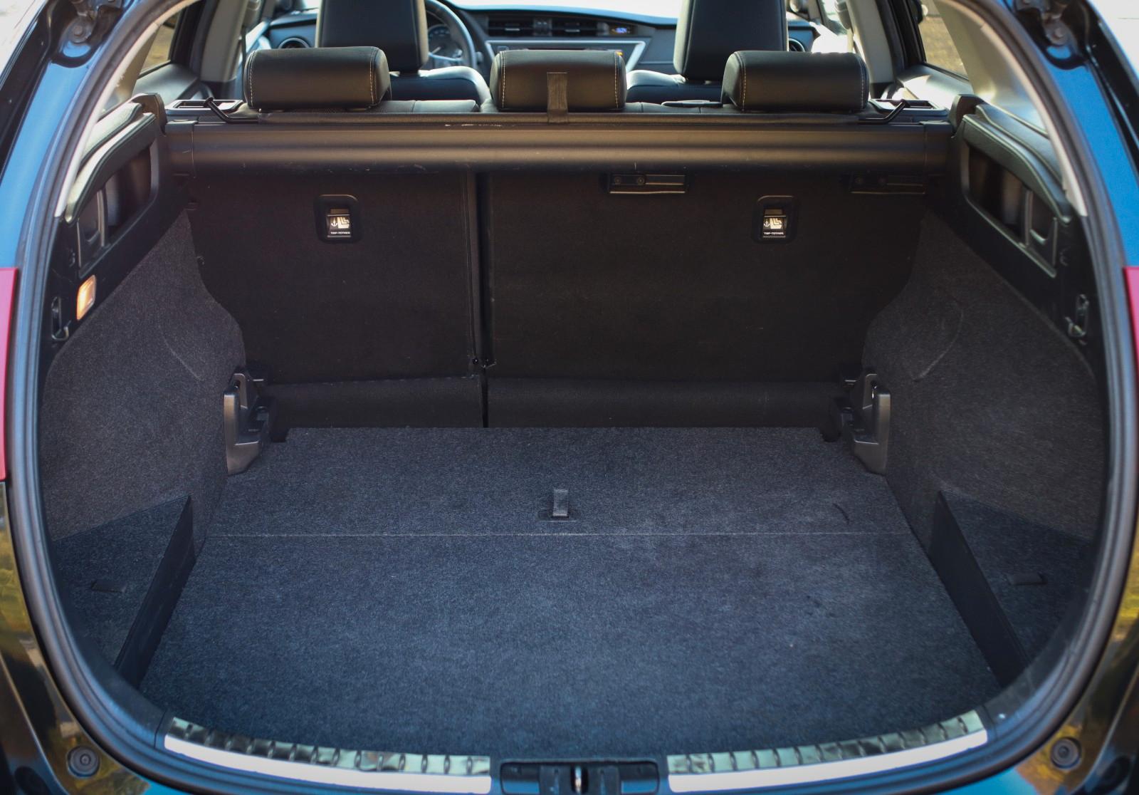 Toyota Auris 2013 — photo 14