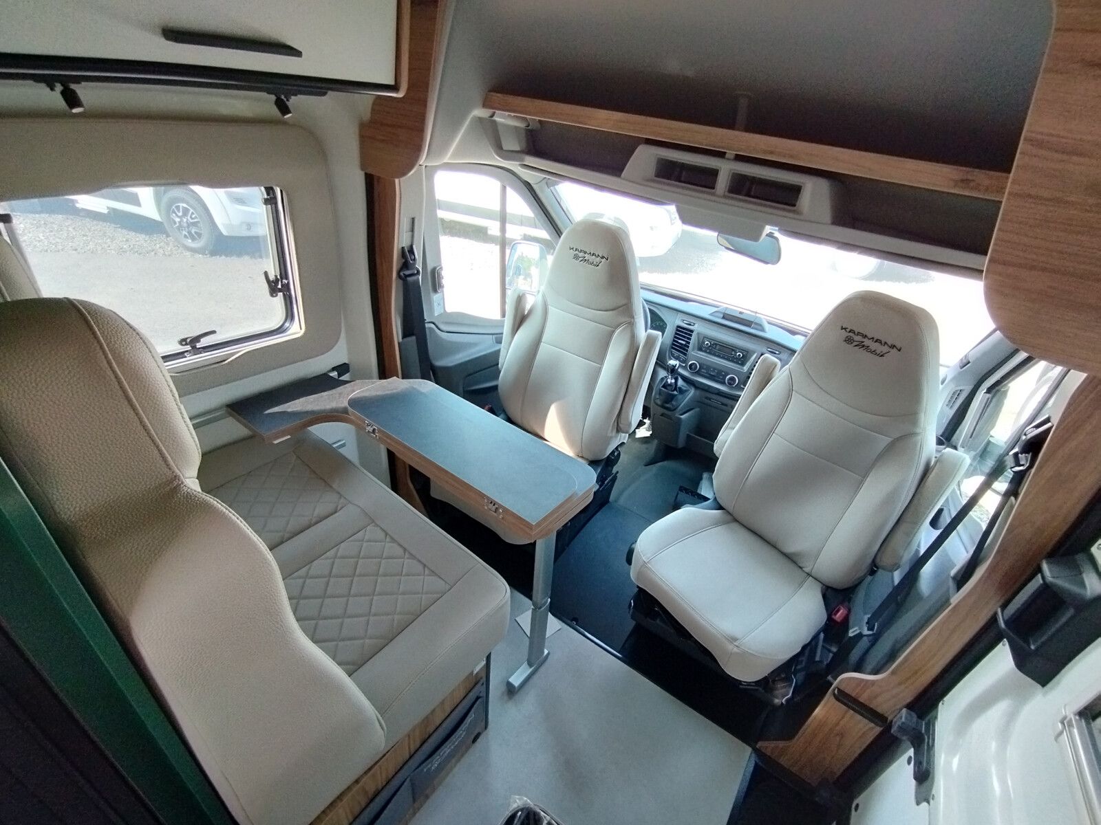 Fahrzeugabbildung Karmann Dexter 4x4 DE 560 AW Markise Combi6DE 170PS