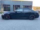 Mercedes-Benz Mercedes-AMG C 63  PANO CARBON PAKET KEYLESS GO - Mercedes-Benz C 63 AMG: Schwarz