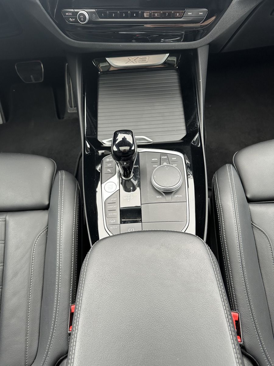 Fahrzeugabbildung BMW X3 xDrive30d M-Sport+NAV+LASER+PANO+HUD+20ZO+360