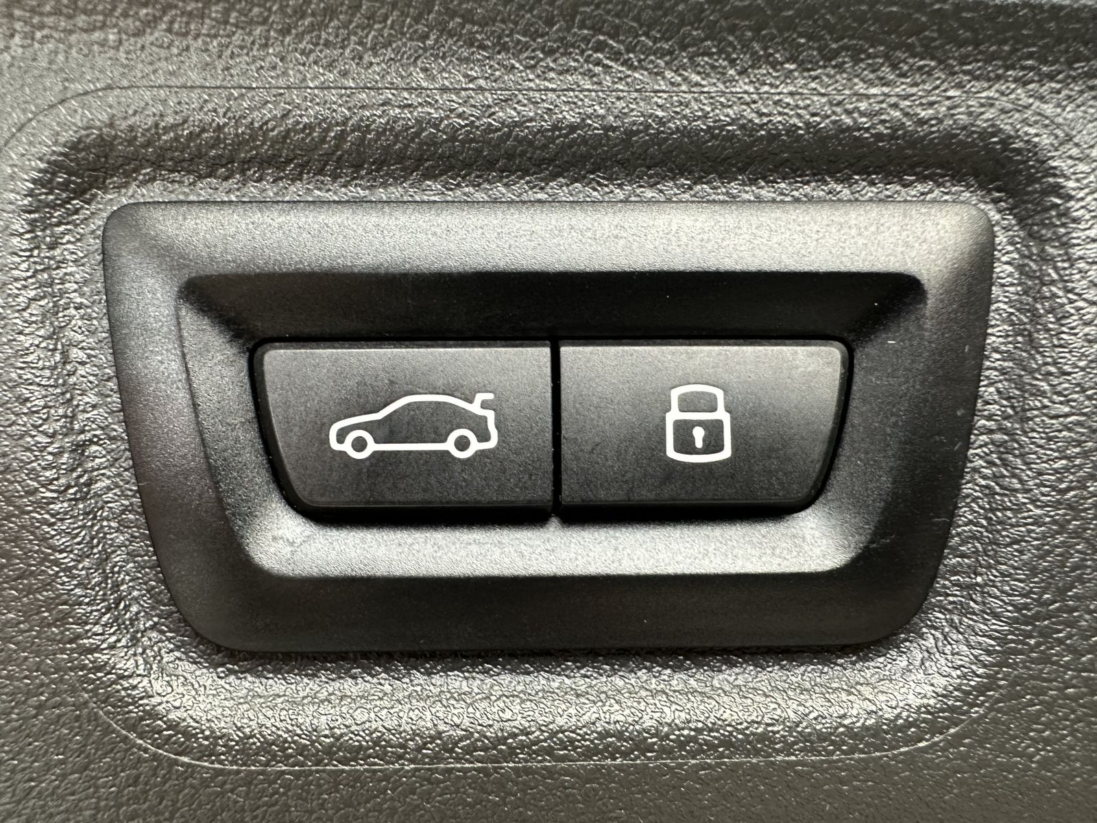 Fahrzeugabbildung BMW 320d Touring M-Sport NAV+LED+ACC+SHZ+VCOCK+18ZO
