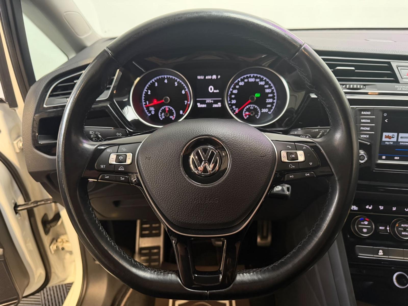 Volkswagen Touran *R-line*7Sitzer*ACC*AHK*R.Kam*