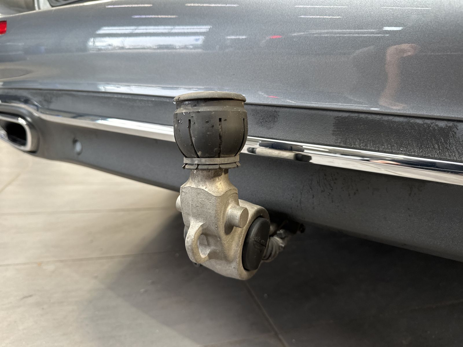 Fahrzeugabbildung Mercedes-Benz E 220d T Avantgarde NAV+LED+KAM+AHK+BURMEISTER