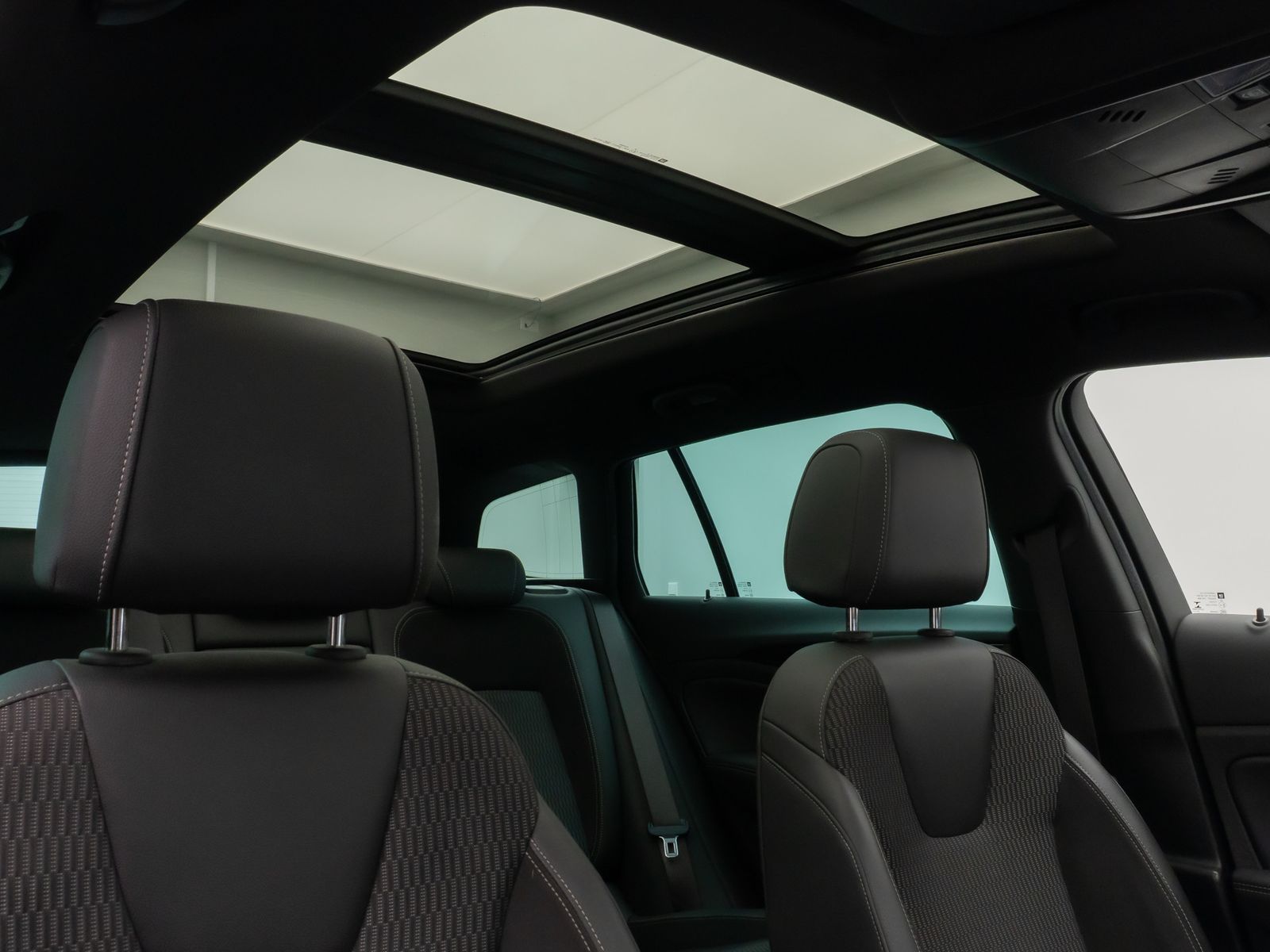 Fahrzeugabbildung Opel Insignia B Sports Tourer Innovation Pano Kamera
