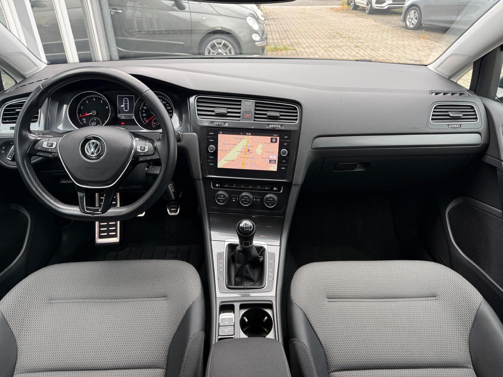 Volkswagen Golf VII 1.5 TSI Variant+Navi+Klimaaut+ACC
