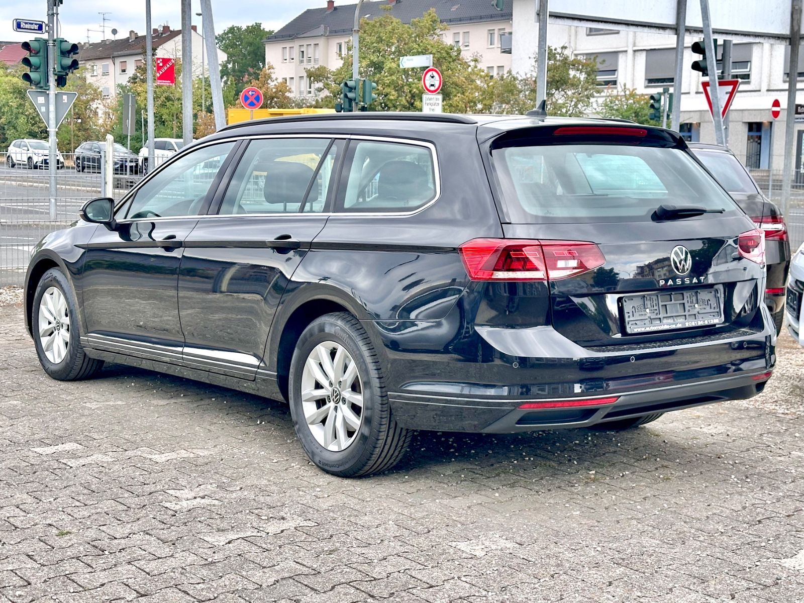 Fahrzeugabbildung Volkswagen PASSAT VARIANT BUSINESS*AUTOM.+NAVI+1.HAND*